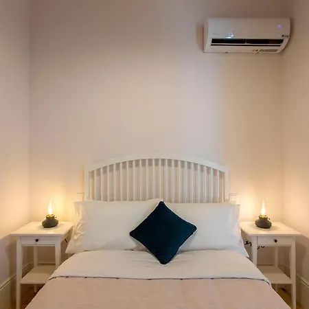 Lovelystay - 2Br Flat With Ac In Duque De Loule Porto Exterior photo