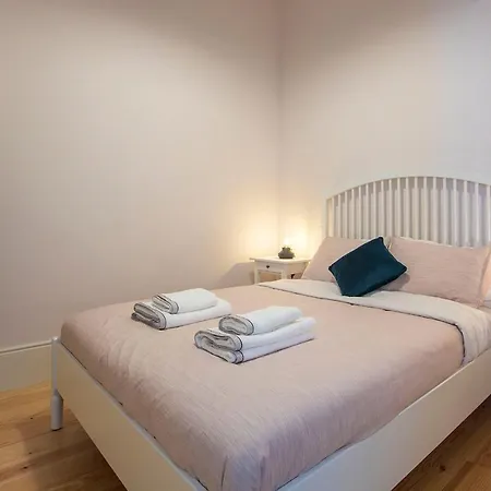 Lovelystay - 2Br Flat With Ac In Duque De Loule Porto Exterior photo