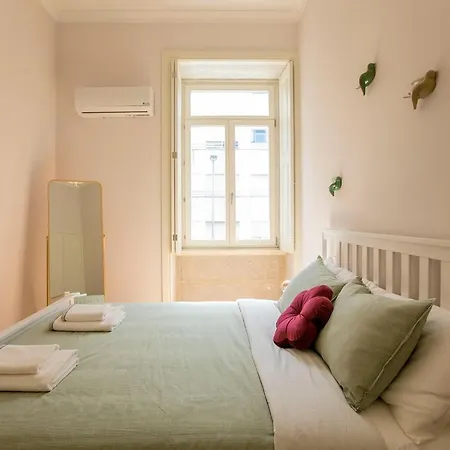 Lovelystay - 2Br Flat With Ac In Duque De Loule Porto Exterior photo