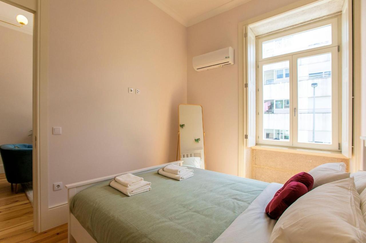 Apartment Lovelystay - 2br Flat With Ac In Duque De Loule Porto